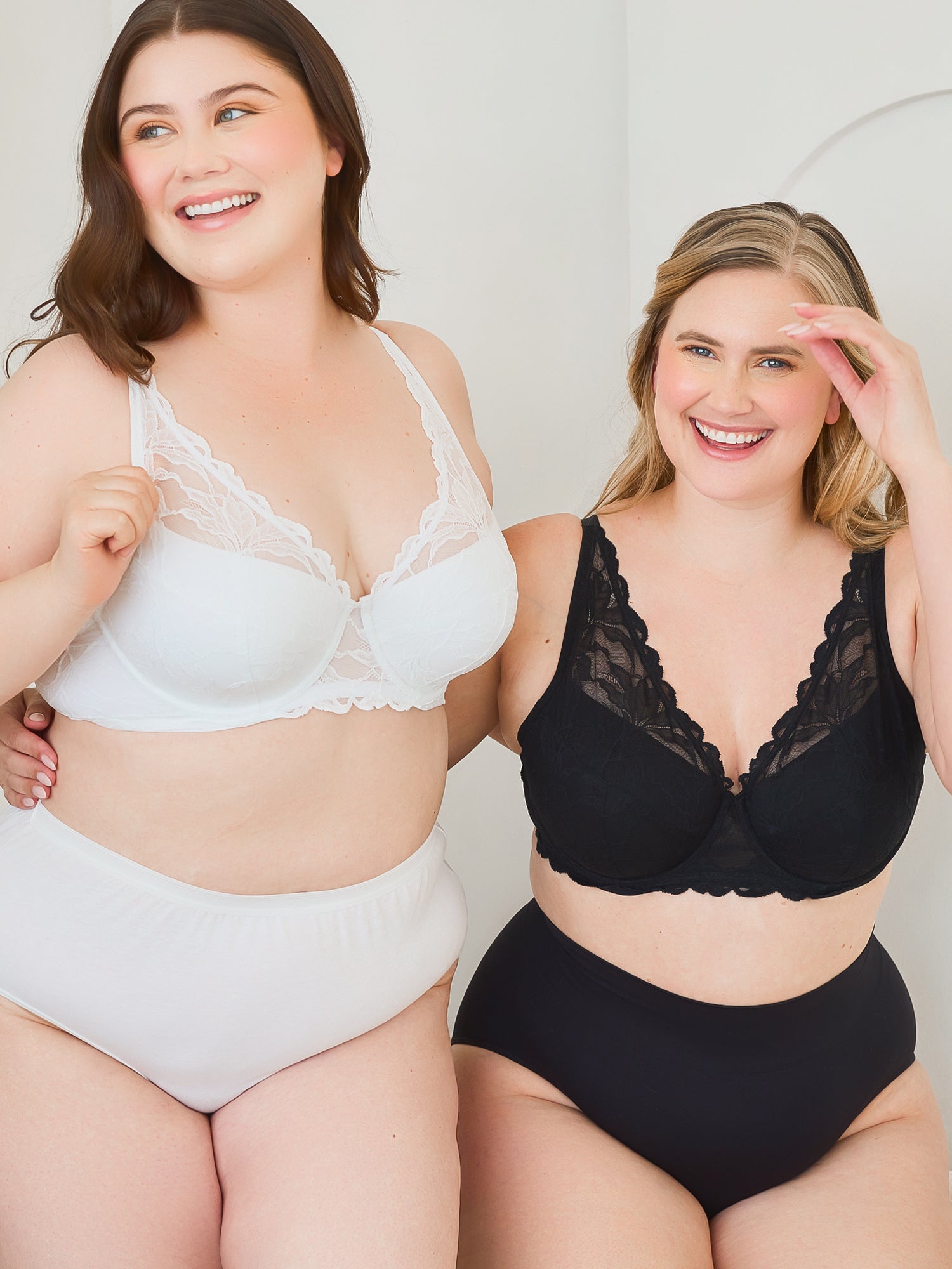 The Willow - Lightly Padded Lace Plunge Underwire Bra - Black,40A