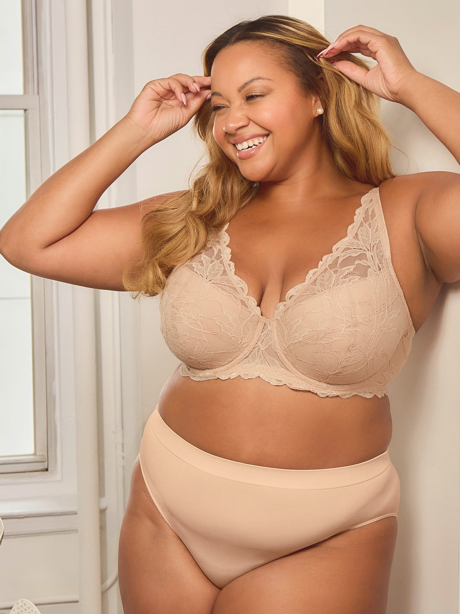 The Willow - Lightly Padded Lace Plunge Underwire Bra - Sand,40A