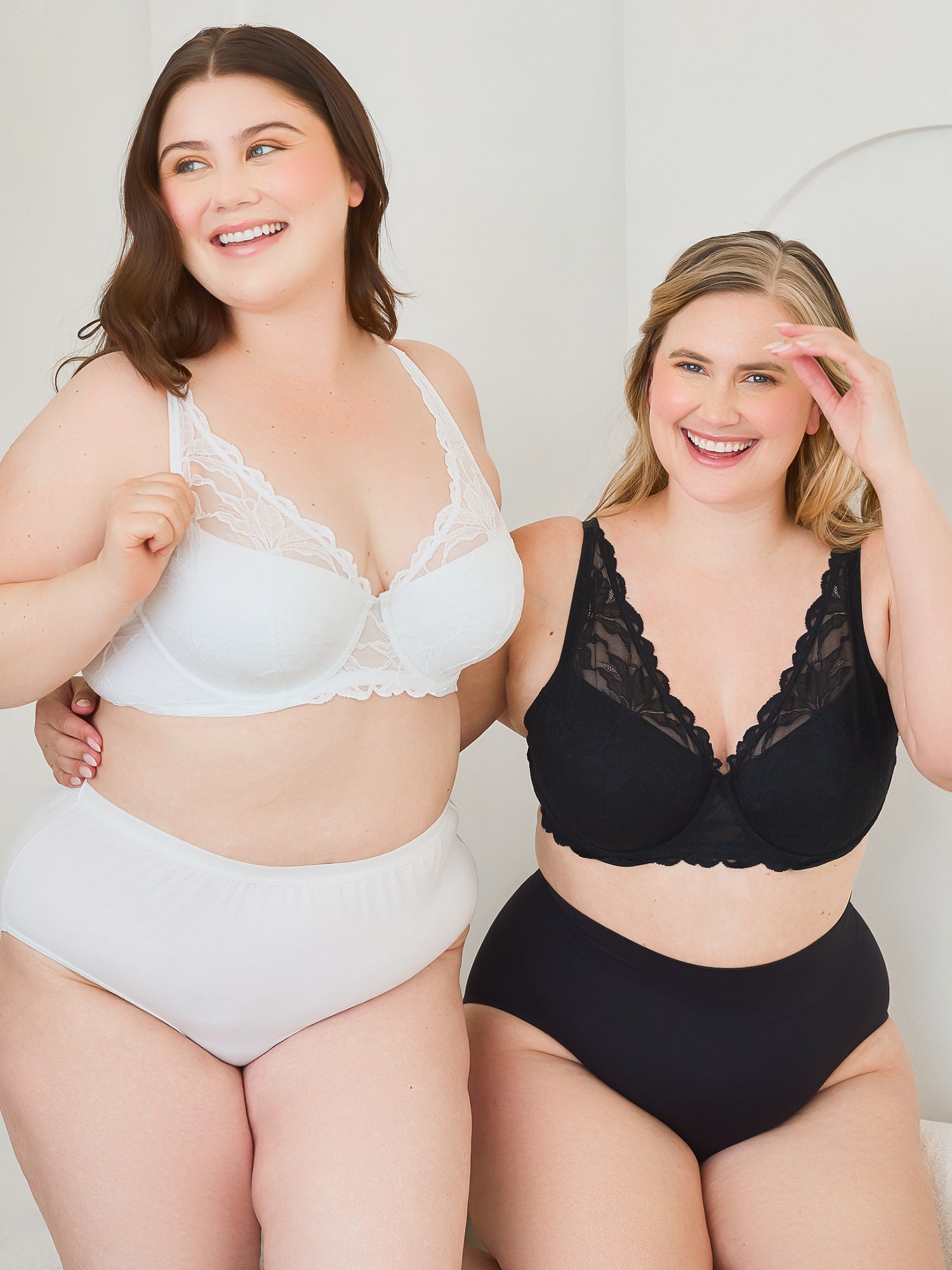 The Willow - Lightly Padded Lace Plunge Underwire Bra - White,40A