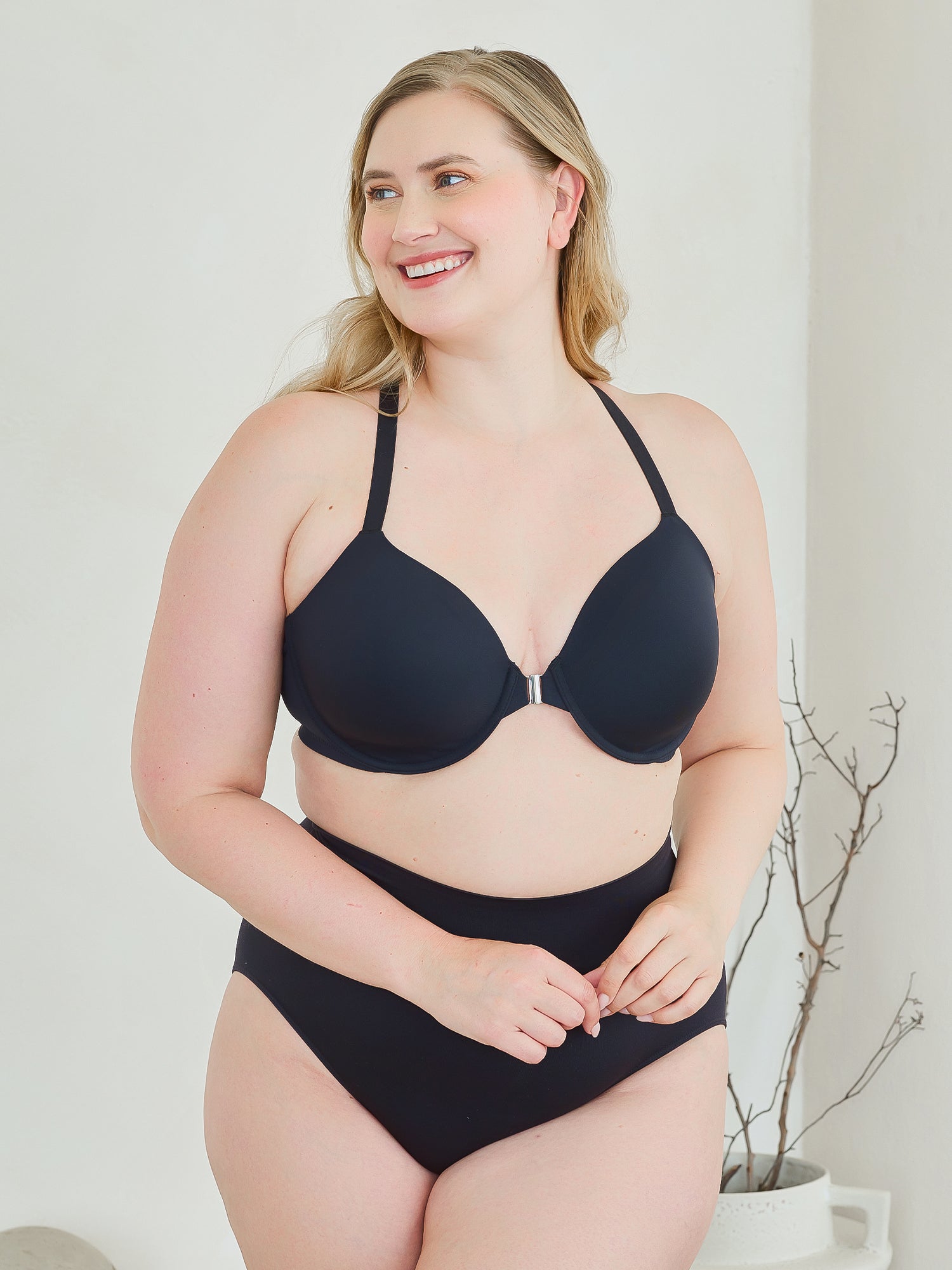 The Luna - Lightly Padded Front-Closure Racerback T-Shirt Bra - Black,40A