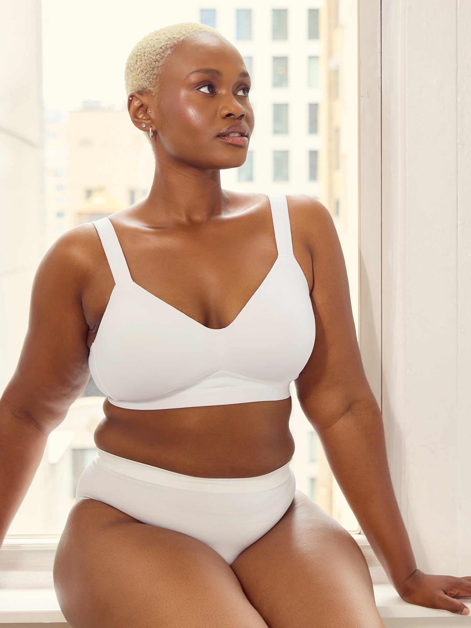 The Aurora - Lightly Padded Wireless Molded Cup Bra - White,38A