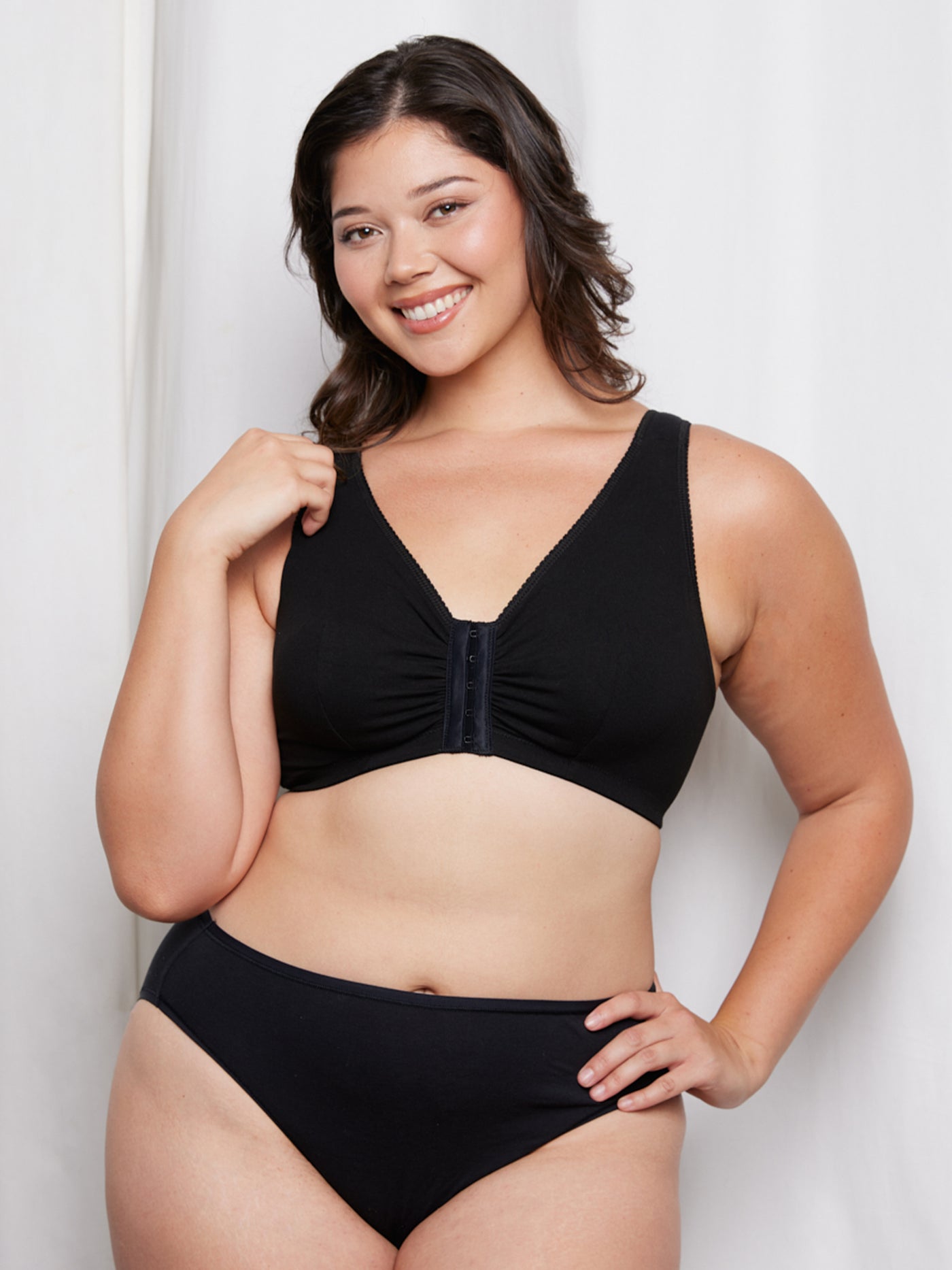 【Lina la mer. Front hole bra tops 303dc836-eb4d-45b7-a954-