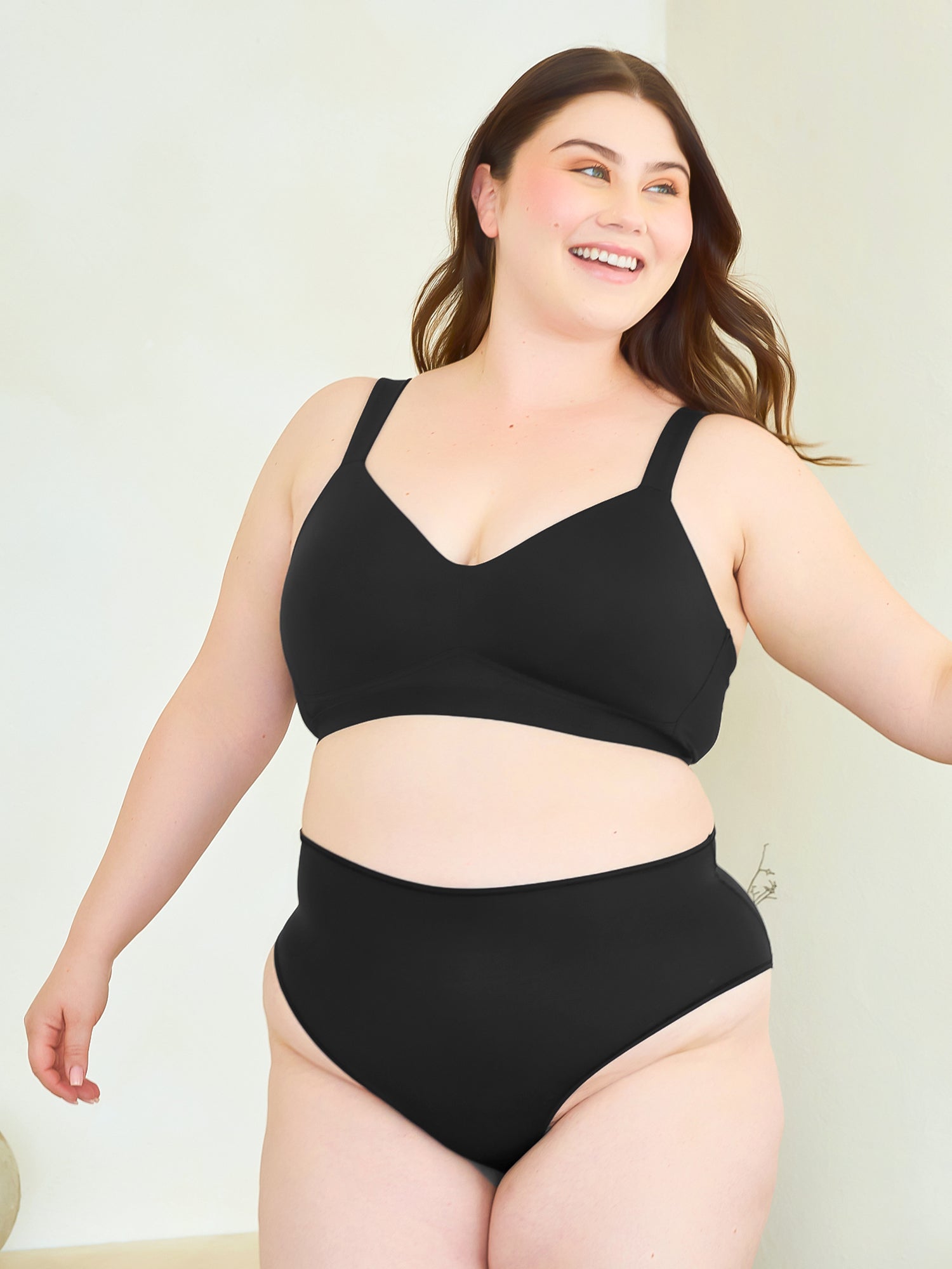 The Aurora - Lightly Lined Microfiber Wireless Bra - Black,34D